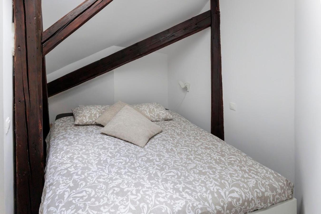 Vip Apartment In Old Town With Free Parking براتسيلافا المظهر الخارجي الصورة
