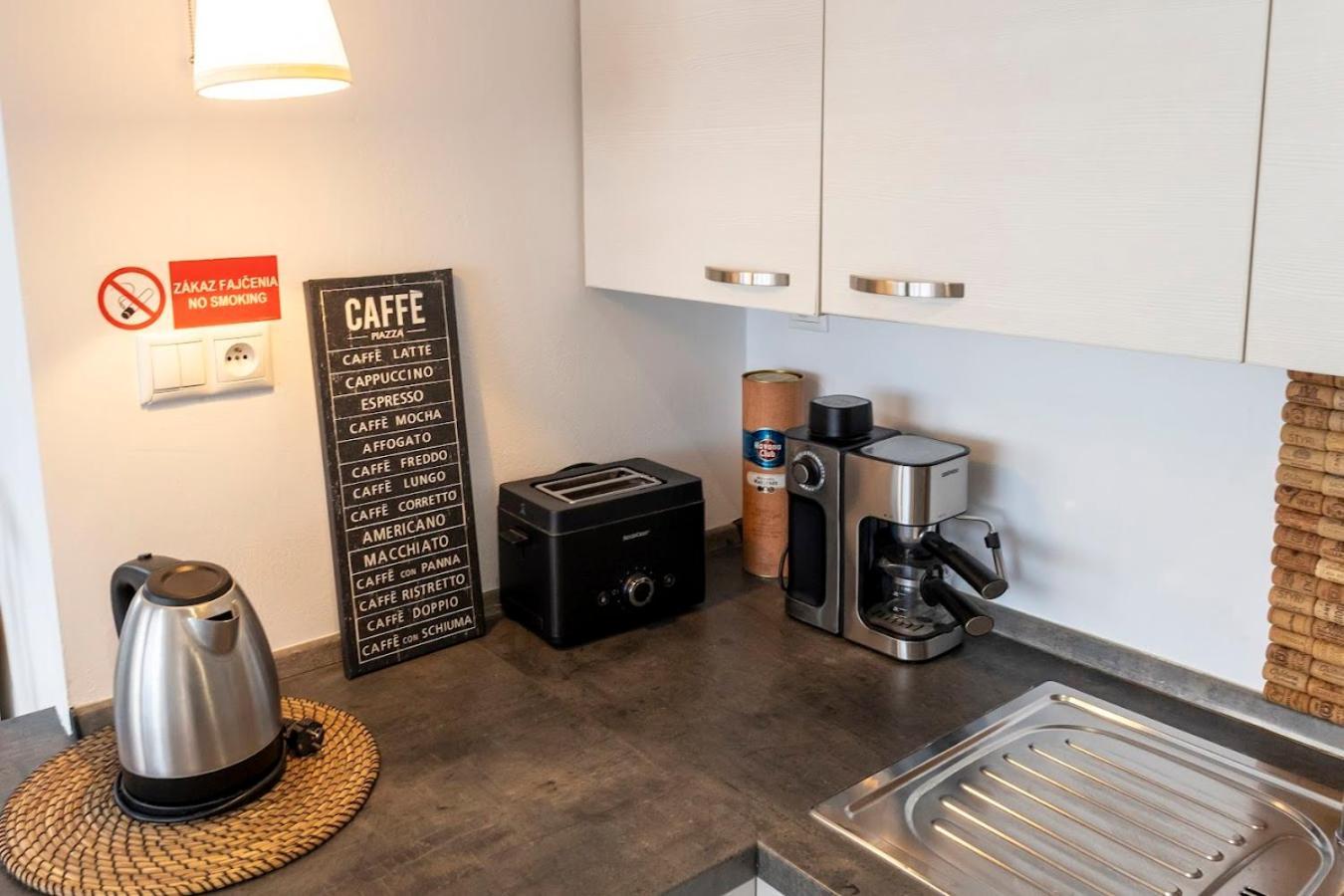 Vip Apartment In Old Town With Free Parking براتسيلافا المظهر الخارجي الصورة