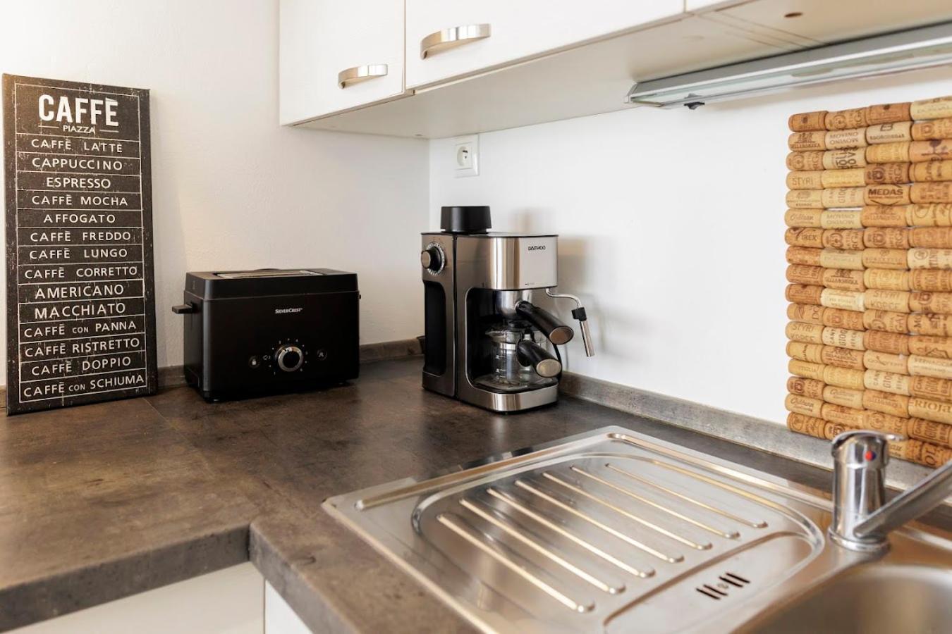 Vip Apartment In Old Town With Free Parking براتسيلافا المظهر الخارجي الصورة