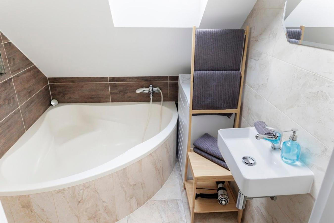 Vip Apartment In Old Town With Free Parking براتسيلافا المظهر الخارجي الصورة