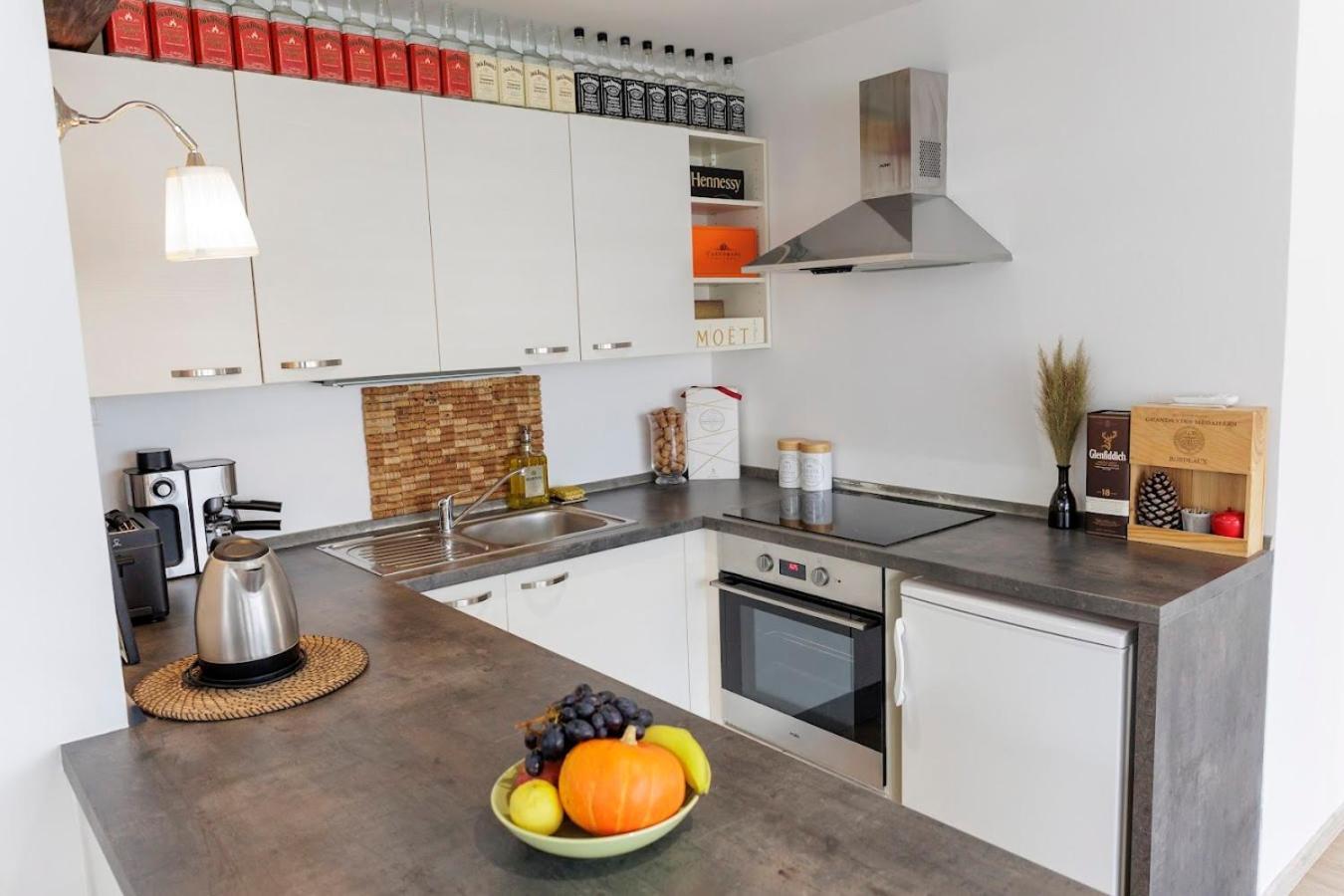 Vip Apartment In Old Town With Free Parking براتسيلافا المظهر الخارجي الصورة